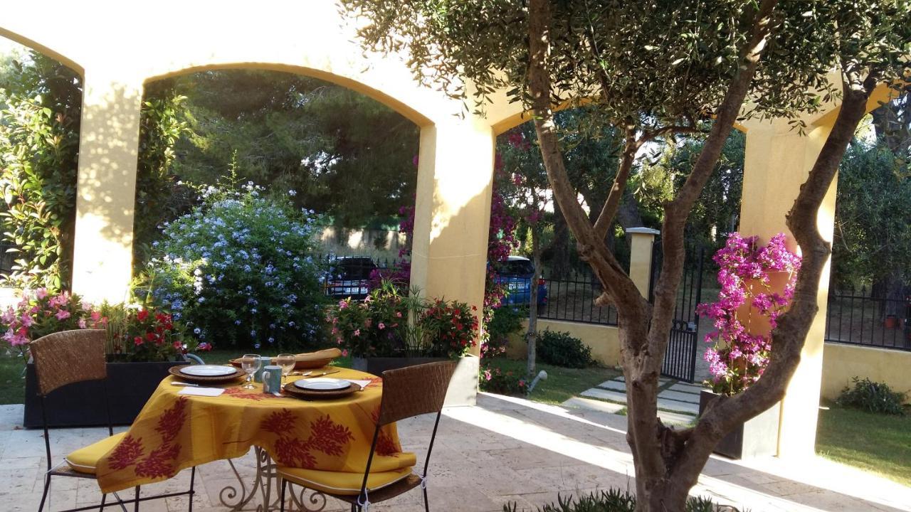 Villa De La Terre Blanche Sanary-sur-Mer Exterior foto